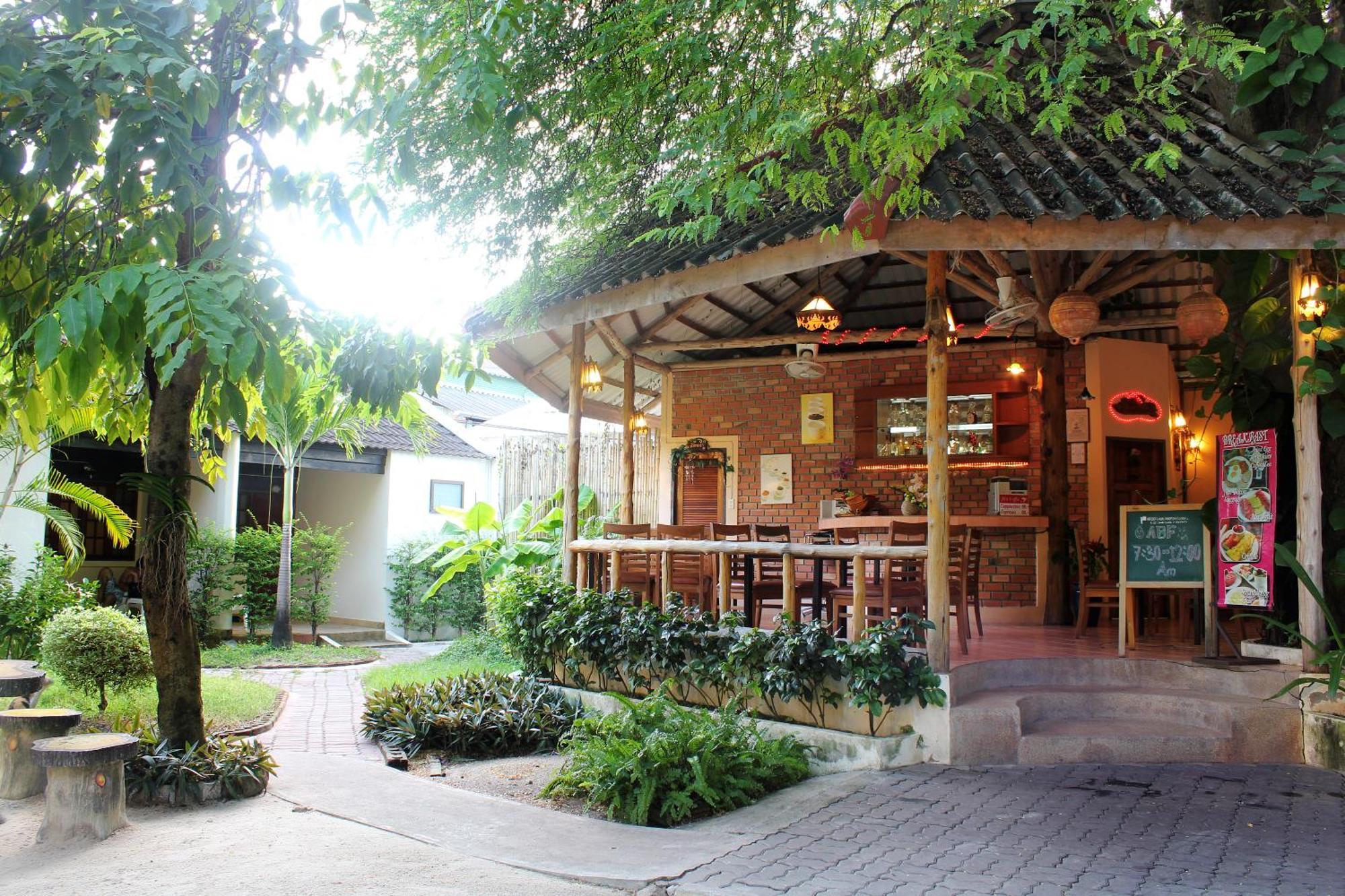 Baan Pron Phateep Patong Buitenkant foto